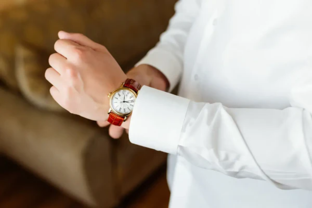 ¿Es normal que tu reloj baje a la muñeca?